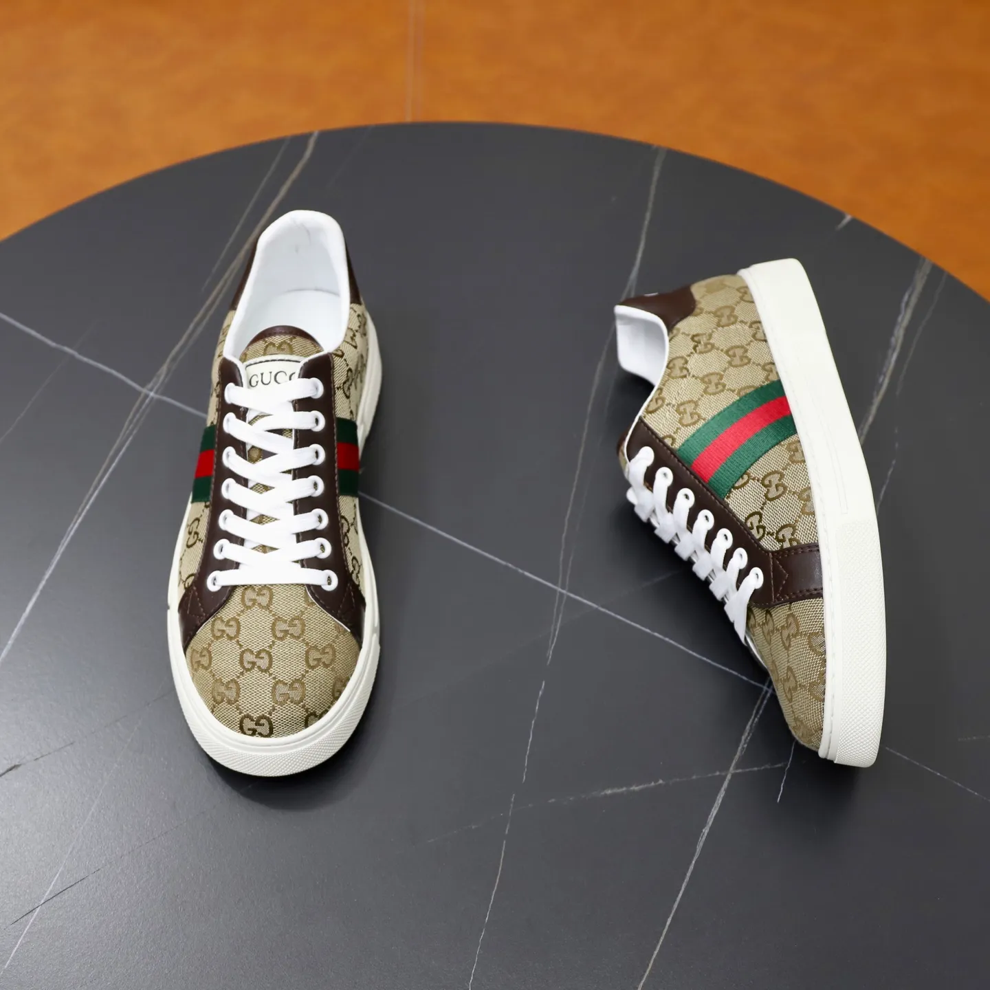 Ex-factory price: 400💰🙅‍♂️🙅‍♂️🙅‍♂️ Brand: Gucci GUCCi Standard code: 38-44 (45 customized) Grade: Same as the official website Material: Original leather splicing Comfortable and breathable sheepskin lining Original wear-resistant outsole Style category: Men's fashionable casual shoes Running sneakers Distinguished luxury brand elements Top luxury Color: actual picture color